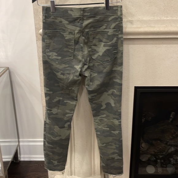 Gap Camo mid rise skinny jeans. Frayed bottom. Size 29. Worn once. - Picture 5 of 5